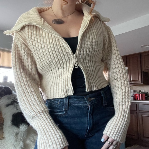 Cream zip up sweater - Picture 2 of 6